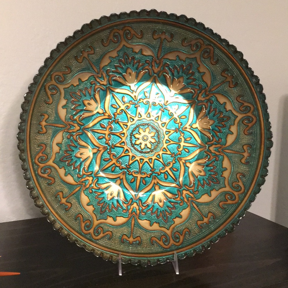 Decorative glass bowl